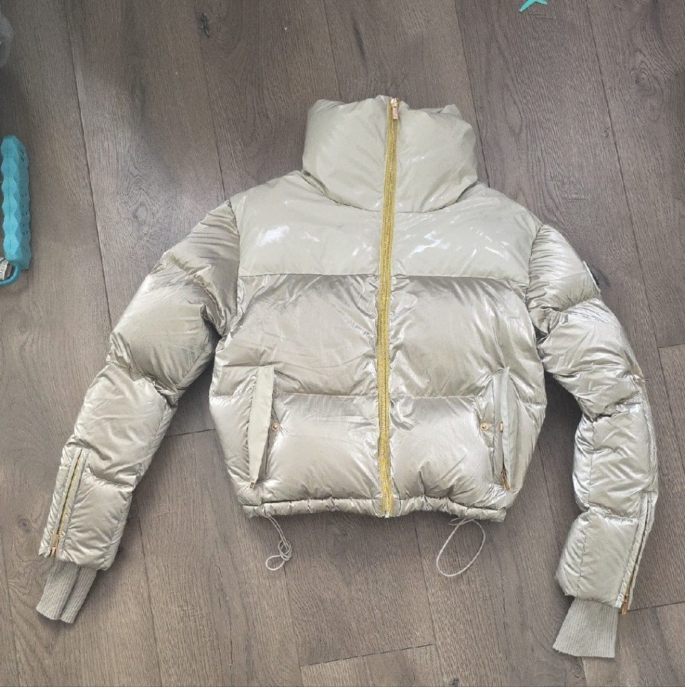 Elegant Women's Metallic Puffer Jacket